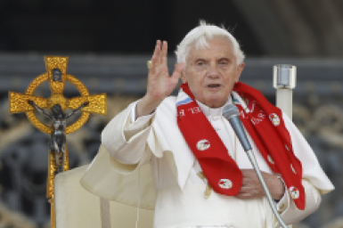 Pope greets members of Holy Spirit Renewal