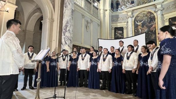 Filipino migrants chorale weaves tapestry of faith and music