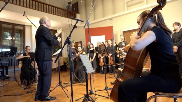 Salzburg Youth Orchestra performs with Mozart