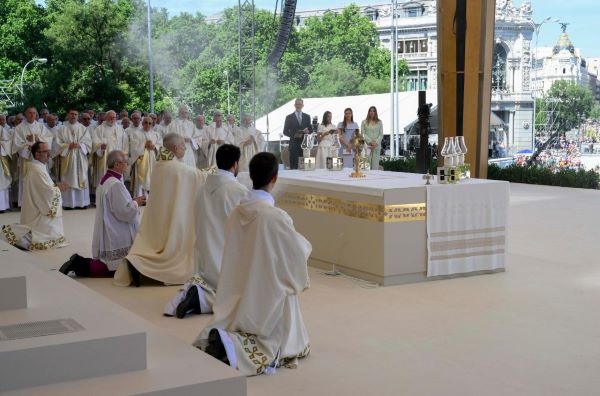 Pope recalls how Eucharistic grace transforms and makes us protagonists of hope