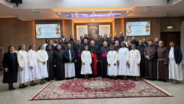 Cardinal Parolin in Kuwait: May clergy and faithful be witnesses of hope