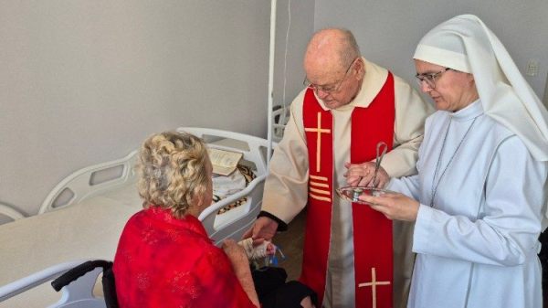 Brazil: Sensitivity, love, patience for elderly cared for in body and soul