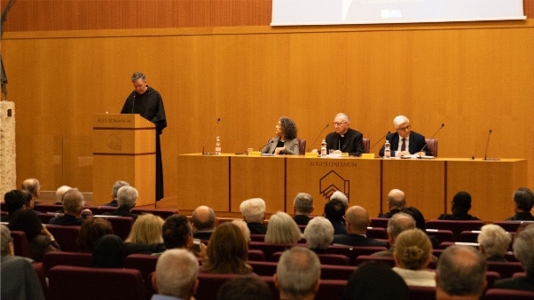 “Free under Grace,” a book to get to know Prevost in dialogue with the world