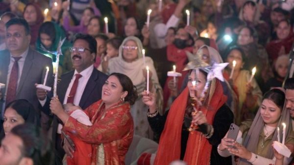 Pakistani Christians live out Christmas spirit in the midst of security measures