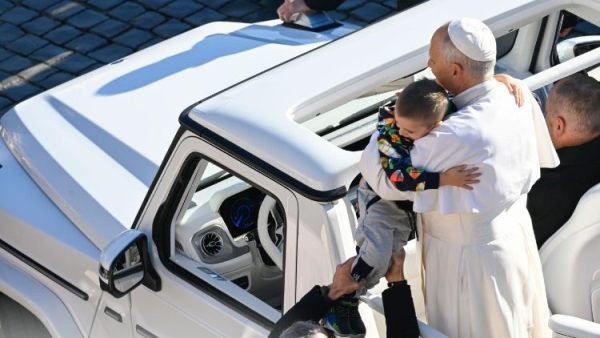 Pope at Audience: Advent teaches us how to wait in active hope