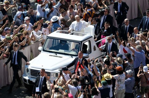 Pope at Audience: Liturgical tradition and renewal drive evangelization
