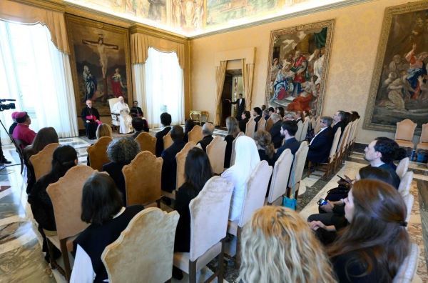 Pope: Church must help broken families heal from drug abuse