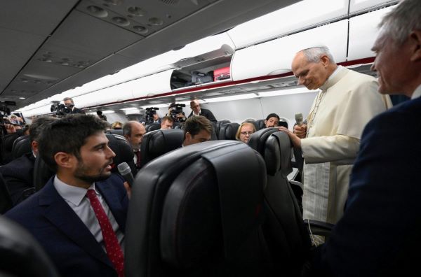 Pope: Wars are senseless; Russia and Ukraine should sit down to talk