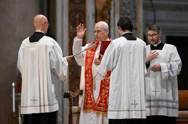 Cardinal Reina calls for strengthening bond between Pope and his diocese