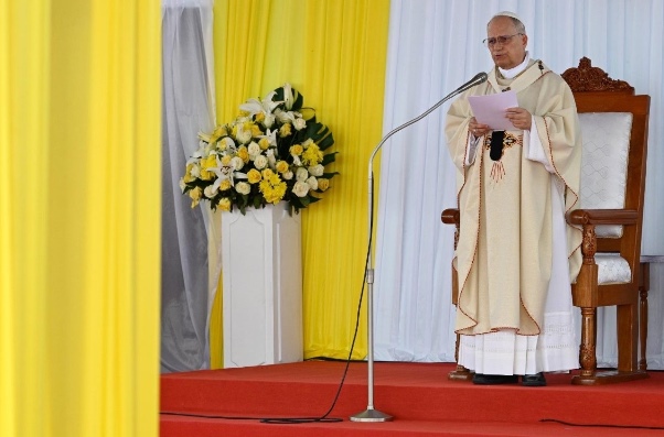 Pope at Mass in Douala: African youth must reject violence and corruption