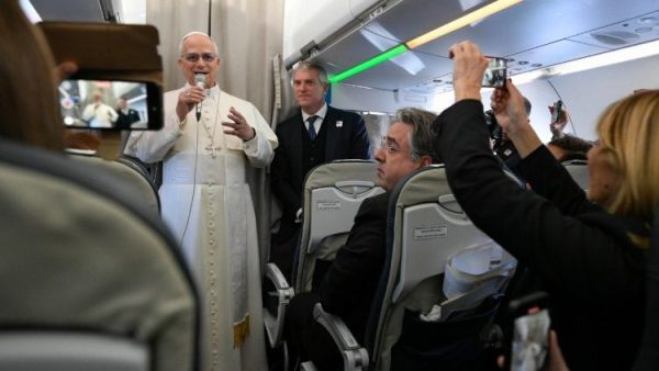 Pope Leo to journalists: Visit 