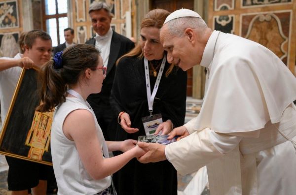 Pope to Spanish NGO: You discover Christ in the face of every person