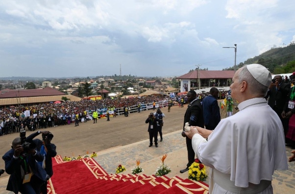 Pope in Bamenda: ‘Woe to those who manipulate religion for military or political gain’