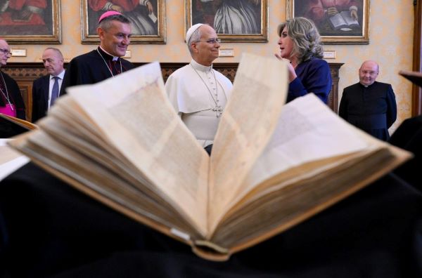 Pope: A library is not just place of books but of relationships and exchange