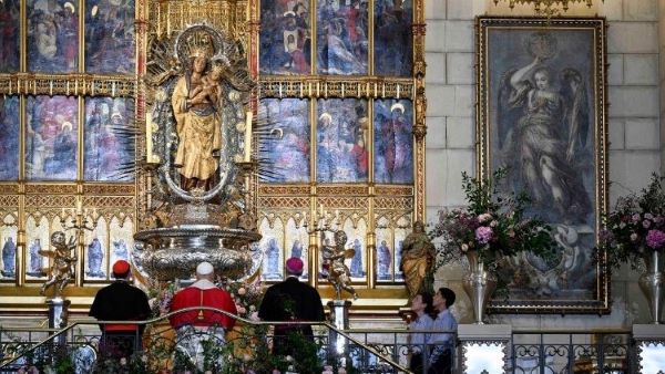 Pope in Madrid: Tear down walls that divide and become builders of peace