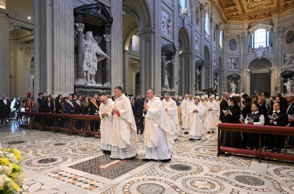 Pope ordains four bishops for Rome: Be men of peace and unity