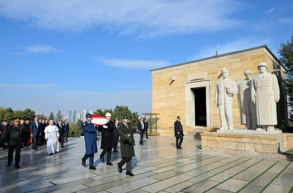 Pope Leo visits Atatürk Mausoleum in Ankara