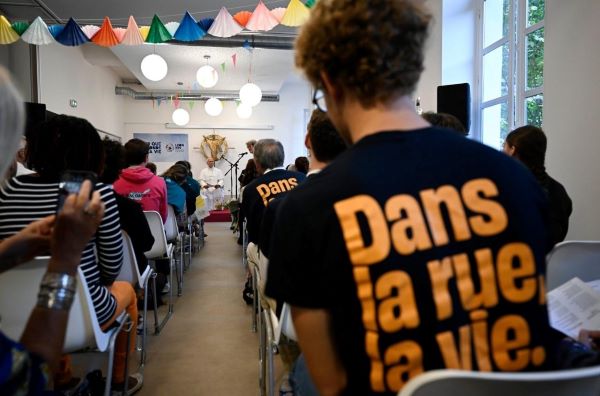 Pope at Maison Bakhita: ‘No one is so poor as to have nothing to give’