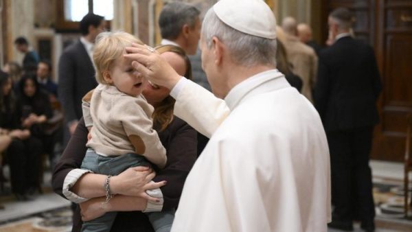 Pope thanks Vatican staff for their discreet and valuable service