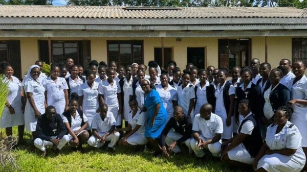 Dominican sisters in Zimbabwe train young people in health sector