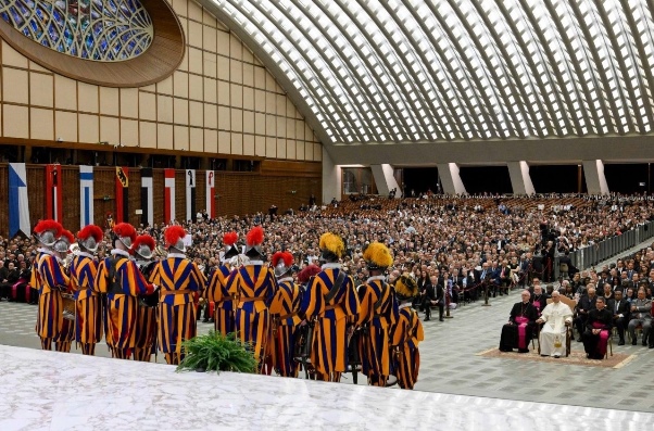 As 28 recruits sworn in, Pope thanks Swiss Guard for their service
