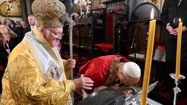 Pope at Divine Liturgy: May we continue to strive towards Christian unity