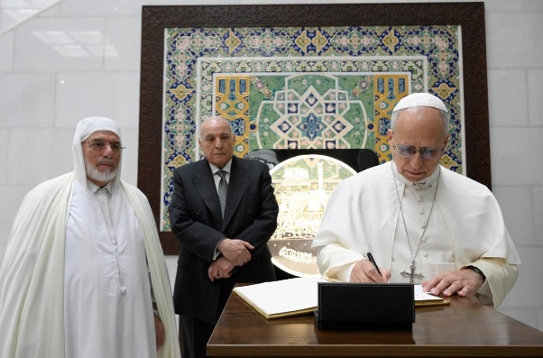 Pope visits Grand Mosque of Algiers and calls for mutual respect and peacebuilding