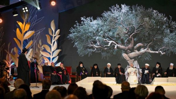 Pope: Lebanon stands as witness to interreligious dialogue