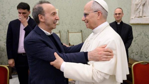 Pope meets Roberto Benigni ahead of Saint Peter monologue premiere