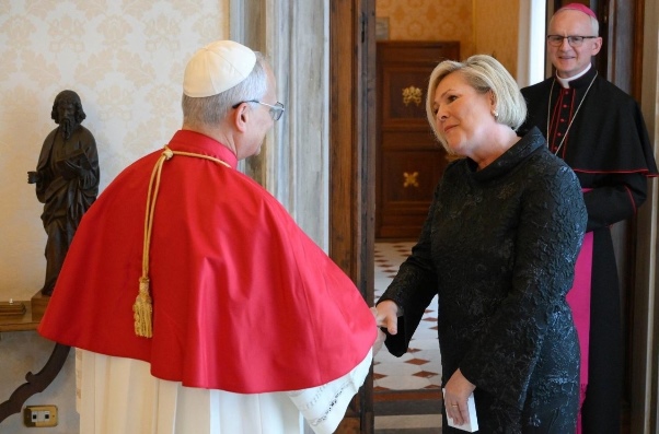 Pope Leo XIV meets President Tómasdóttir of Iceland
