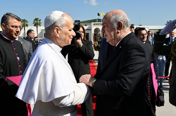Pope bids farewell to Algeria, takes off for Cameroon