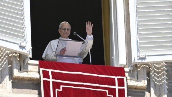 Pope at Regina Caeli urges Christians to give voice to hope stifled by violence