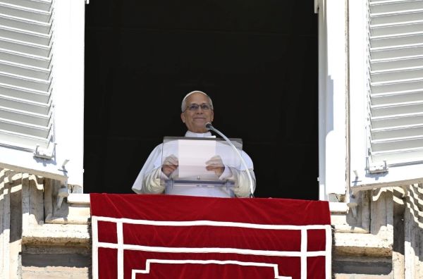 Pope at Angelus: Saint Francis shows us how to build peace through fraternal love