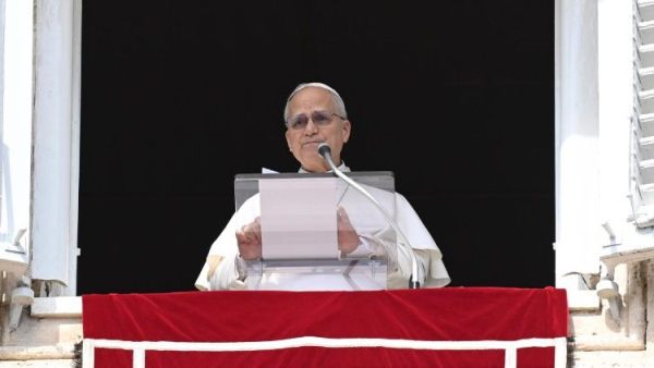 Pope at Angelus: Faith opens our eyes to suffering humanity