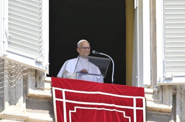 Pope at Angelus: Let us not retreat into our convictions but be open to Christ
