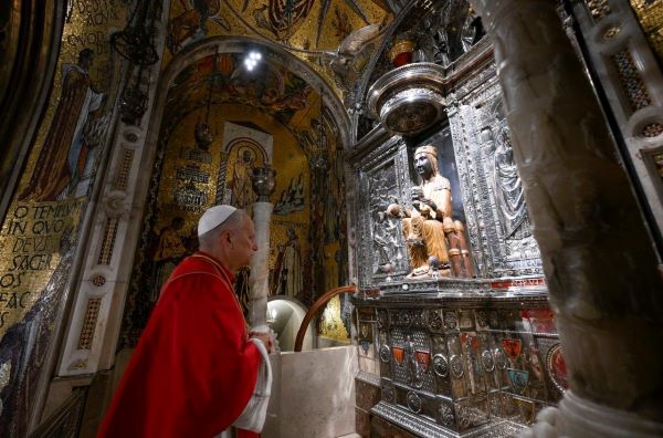Pope in Montserrat: Nurture love so that hatred may give way to peace