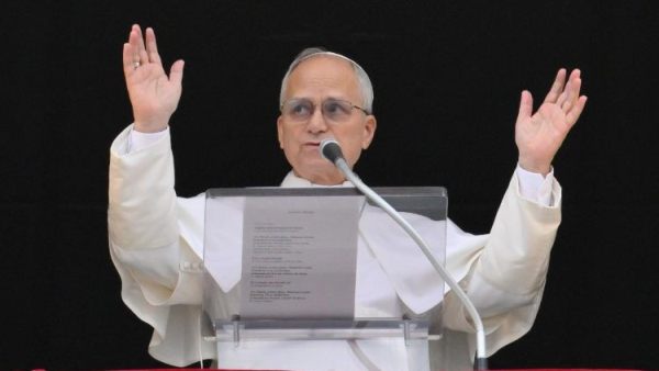 Pope at Angelus: God will never discard us