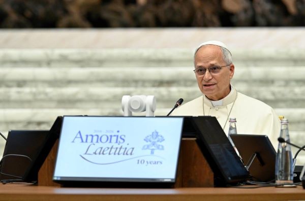 Pope on Amoris laetitia: What Church do people meet when most fragile?